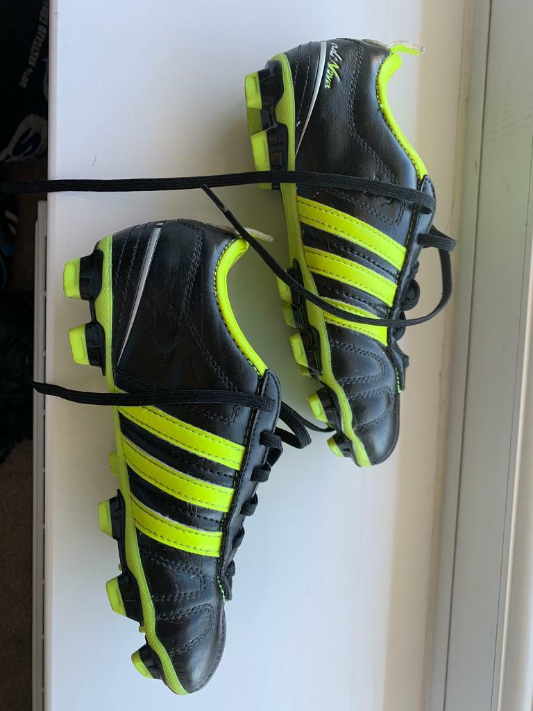 adinova football boots